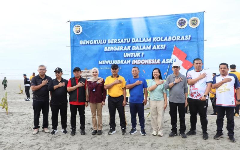 Sejalan Arahan Presiden Gerakan Indonesia Asri, Kapolda Bengkulu Konsisten Jalankan Program Bersih Pantai GEMPAR