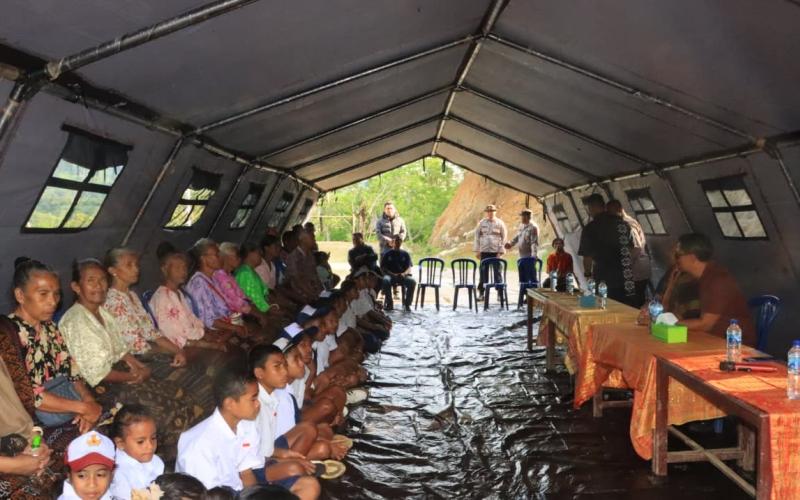 Wakapolda NTT Tinjau SMP Negeri 48 Sa Ate Gaikiu, Dirikan Tenda Darurat dan Salurkan Bantuan Pendidikan