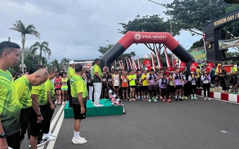 Brimob Polda Bengkulu Turut Meriahkan Fun Run Peringatan HUT ke-80 Korem 041/Gamas