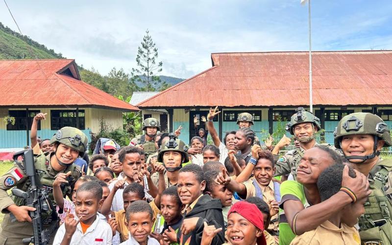 Satgas Ops Damai Cartenz 2026 Latih Disiplin dan Karakter Siswa SD Dondobaga di Mulia