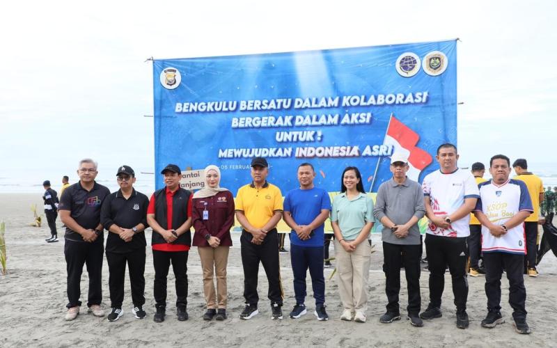 Dukung Gerakan Indonesia ASRI, Kapolda Bengkulu Pimpin Program GEMPAR Keempat di Pantai Panjang