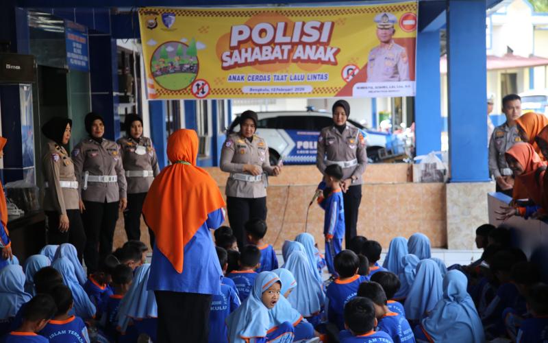 Tanamkan Kesadaran Sejak Dini, Ditlantas Polda Bengkulu Edukasi Tertib Lalu Lintas kepada Anak PAUD melalui Program Polisi Sahabat Anak