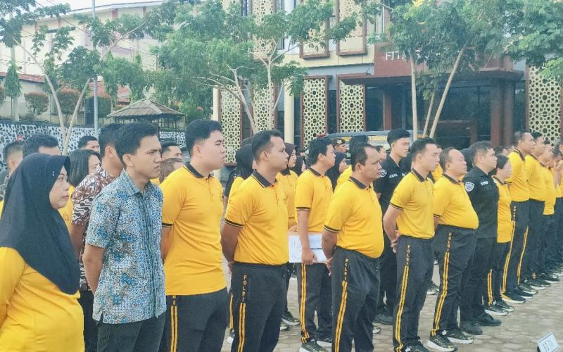 Melalui Olahraga Bersama, Karorena Polda Bengkulu Ajak Personel Tingkatkan Kesehatan dan Kekompakan