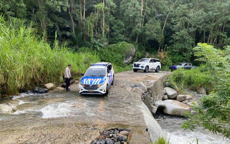 Wakapolda NTT Tinjau SMP Negeri 48 Sa Ate Gaikiu, Dirikan Tenda Darurat dan Salurkan Bantuan Pendidikan