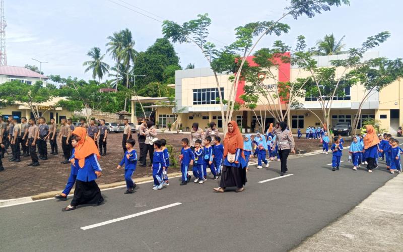 Edukatif dan Humanis, Anak TK Insan Madani Belajar Profesi Polisi di Polda Bengkulu