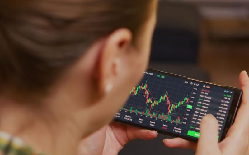 Harga Emas (XAU/USD) 16 Februari 2026 Stabil di $4.993, Pasar Tunggu Sinyal The Fed