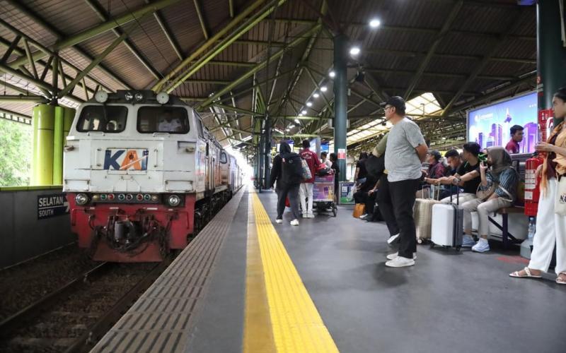 Pemesanan Tiket H-1 Lebaran Tembus 22.494, KAI Daop 1 Jakarta Ajak Masyarakat Mudik Lebih Awal