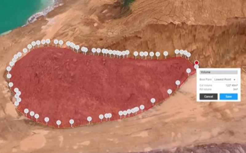 Dalam industri pertambangan, perhitungan volume stockpile dan pemantauan perubahan topografi merupakan elemen penting dalam pengendalian operasional. Ketidaktepatan data dapat berdampak pada laporan produksi, perencanaan hauling, hingga evaluasi progres pit.  Metode survei konvensional masih membutuhkan waktu berhari-hari, melibatkan banyak personel, serta memiliki keterbatasan dalam menjangkau area curam, aktif, atau berisiko tinggi. Di sisi lain, kebutuhan terhadap data yang cepat dan presisi terus mening