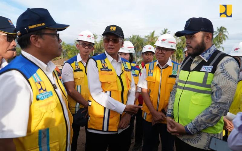 Tinjau Normalisasi Sungai Air Dingin Padang, Menteri PU Instruksikan Percepatan Penanganan dan Keterlibatan Masyarakat Melalui Program Padat Karya