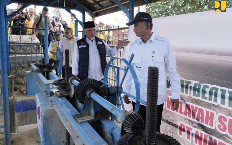 Tinjau Proses Normalisasi Sungai Kuranji di Sumatera Barat, Menteri PU Pastikan Progres Percepatan Rehabilitasi Pascabencana Sesuai Rencana