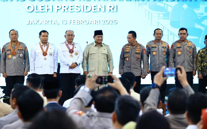 Presiden Prabowo Subianto Anugerahkan Bintang Jasa dan Satyalancana Wira Karya kepada Penggerak MBG dan Rantai Pasok SPPG Polri