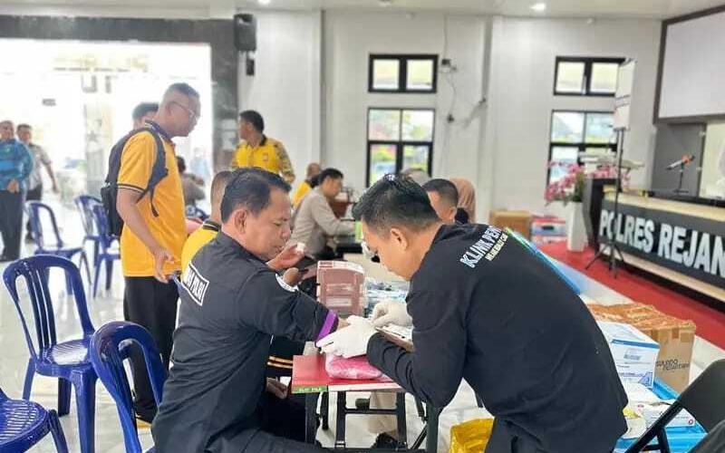  Biddokes Polda Bengkulu Periksa Kesehatan Personel Polres Rejang Lebong