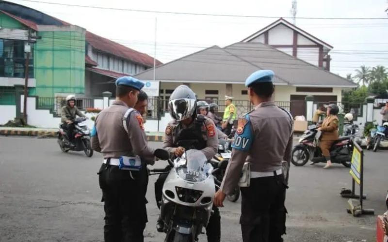  Kapolres Rejang Lebong Tegakkan Disiplin: Anggota Polri Sendiri Ditilang