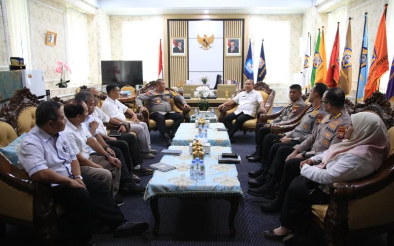 Wakapolda Bengkulu Rapat Pembentukan Pusat Studi Kepolisian Bersama Rektor UNIB di Universitas Bengkulu