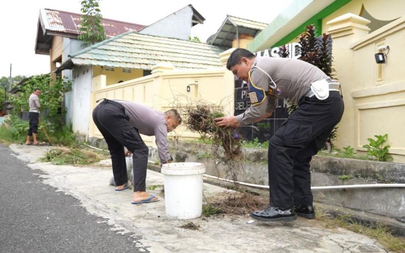 Bakti Sosial Masjid Sambut Ramadhan 1447 H, Sat PJR Ditlantas Polda Bengkulu Bersihkan Masjid Al Fattah