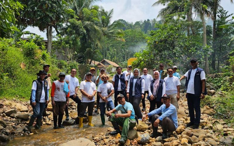 KTI dan PJT II Bersinergi Lestarikan Lingkungan Lewat Aksi Bersih Sungai Cikoneng di Padarincang