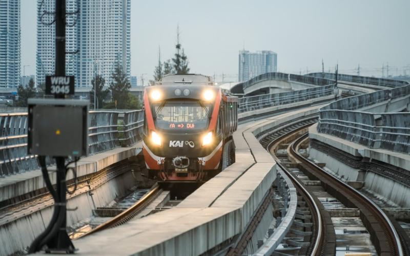 Mobilitas Ramadan Meningkat, LRT Jabodebek Perbolehkan Penumpang Berbuka Puasa Saat Perjalanan