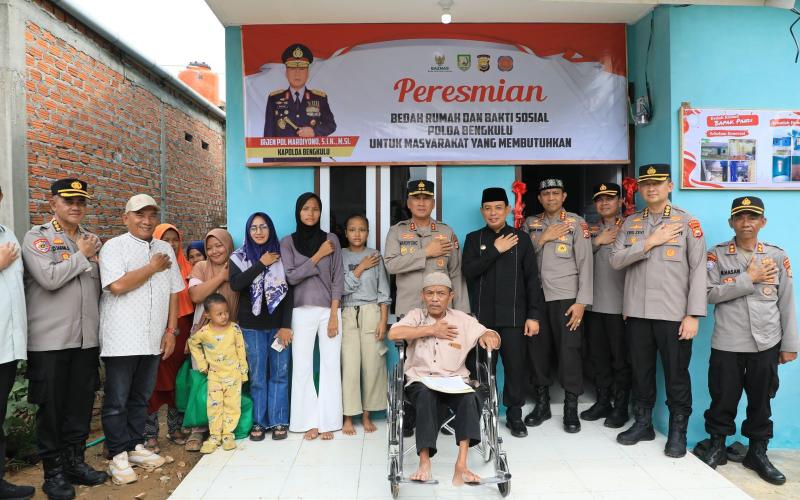 Kapolda Bengkulu Melaksanakan Peresmian Bedah Rumah ke-68 dan Bakti Sosial Polda Bengkulu