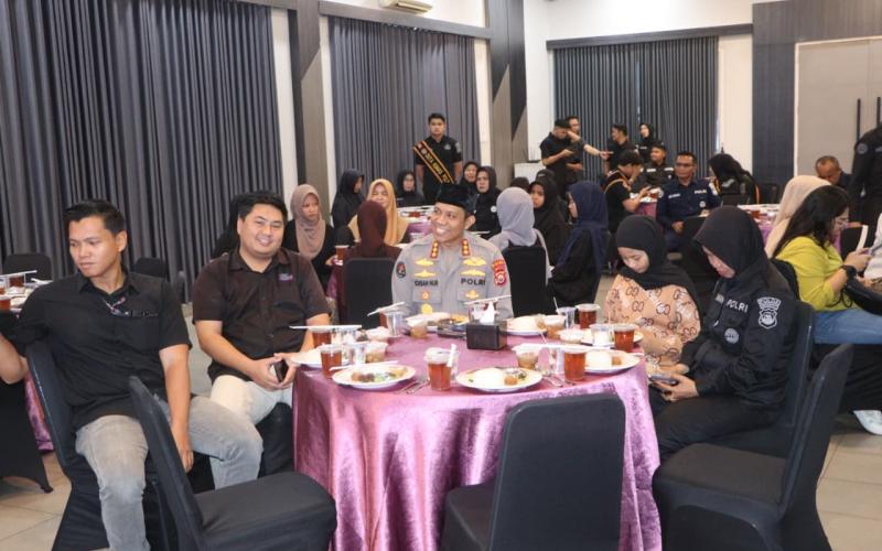 Ramadhan Penuh Kebersamaan, Bidhumas Polda Bengkulu Gelar Buka Puasa Bersama Awak Media dan Anak Ponpes Al-Mubarok 