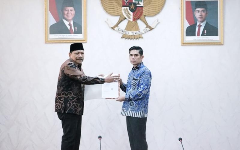 SK PLT Bupati RL diserahkan, Wagub Mian Minta Pelayanan Masyarakat Berjalan