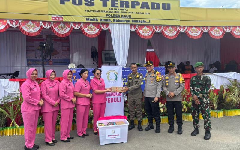 Kapolres Kaur Bersama Ketua Bhayangkari Cabang Kaur Cek Pos Ketupat Nala 2026