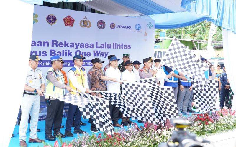 Pimpin One Way Nasional Arus Balik Lebaran, Kapolri ke Pemudik: Utamakan Keselamatan 