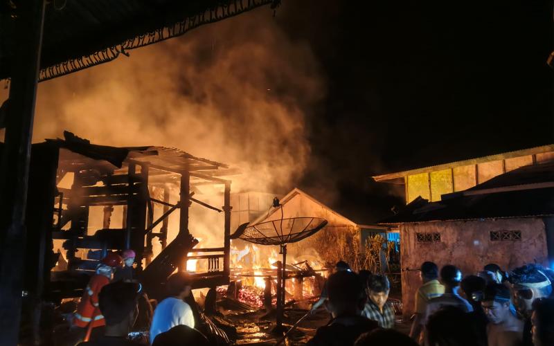 Dua Rumah Warga di Gunung Alam Lebong Ludes Terbakar, Diduga Akibat Korsleting Listrik