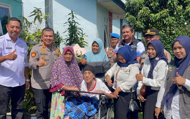 Kapolresta Bengkulu Salurkan 12 Kursi Roda untuk Warga Membutuhkan