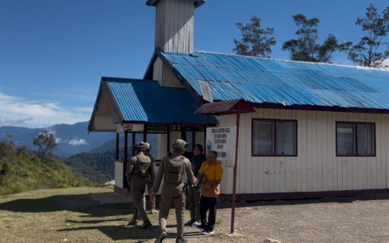 Humanis dan Presisi, Satgas Ops Damai Cartenz 2026 Hadirkan Rasa Aman dalam Patroli dan Pengamanan Ibadah di Sinak