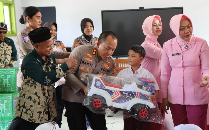 Kapolres Bengkulu Utara Tebar Kepedulian di SLB, Hadirkan Semangat untuk Anak Berkebutuhan Khusus