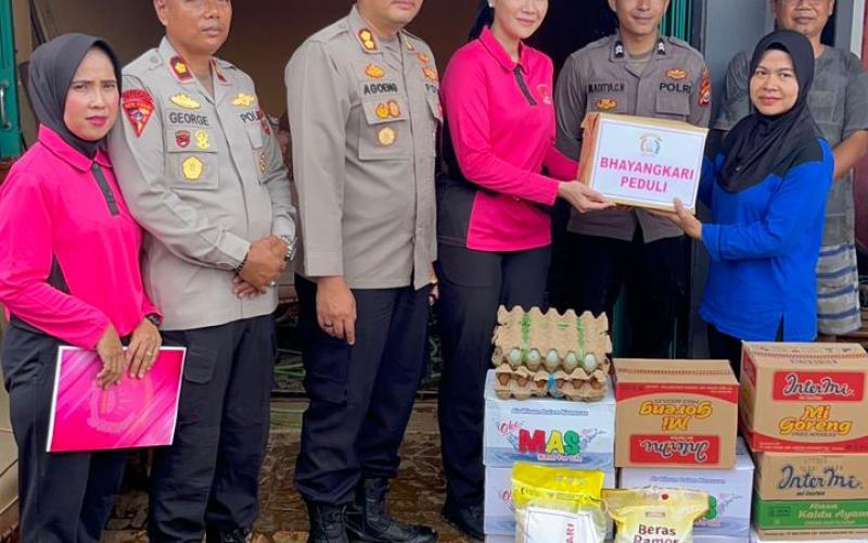 Bhayangkari Gelar Kegiatan Sosial Bersama Polres Lebong, Kunjungi Anggota Terdampak Banjir