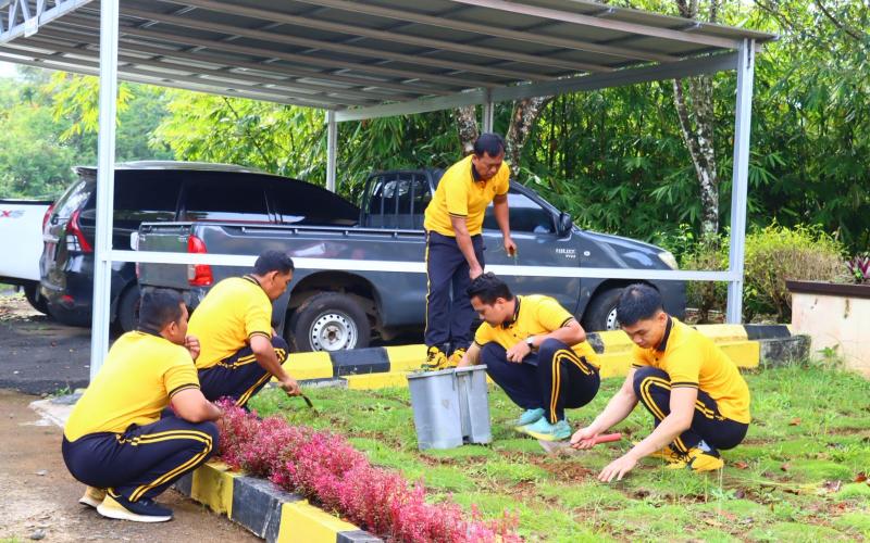 Polres Lebong Gencarkan Aksi Jumat Bersih, Wujudkan Lingkungan Asri dan Nyaman
