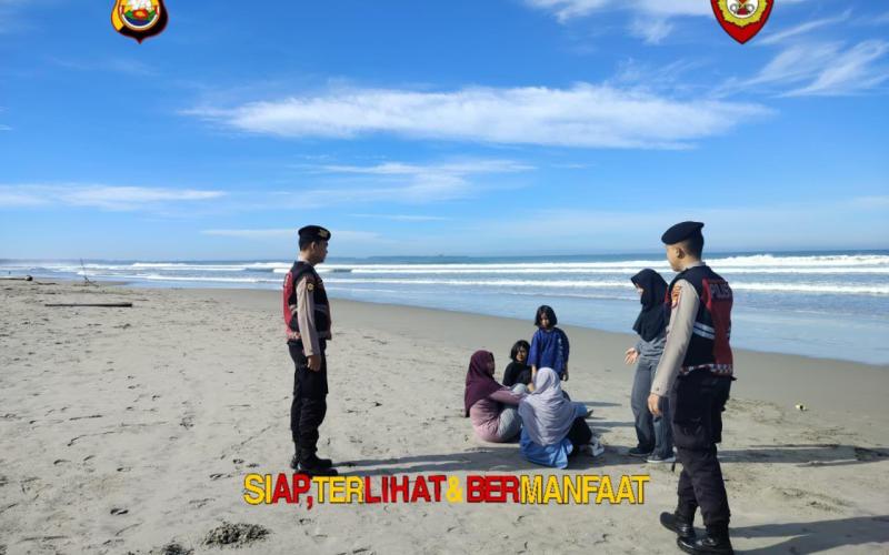 Patroli Jalan Kaki di Pantai Panjang, Ditsamapta Hadir Jaga Keamanan Wisata Pagi Hari