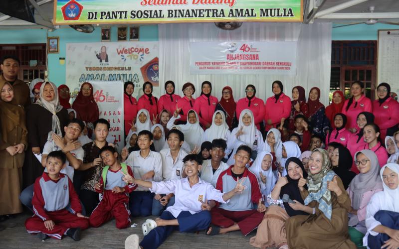 Berbagi Kasih di Hari Jadi YKB ke-46, Bhayangkari Daerah Bengkulu Sambangi Panti Sosial Bina Netra Amal Mulia