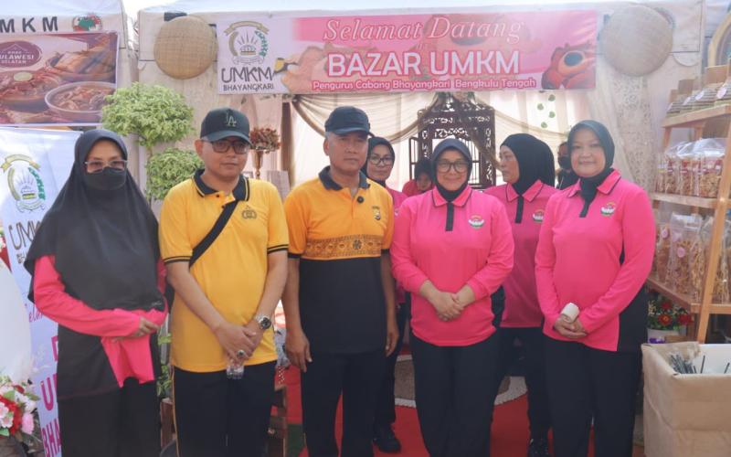 Peringati HUT ke-46 YKB, Kapolda Bengkulu Senam Bersama dan Borong Produk UMKM Bhayangkari