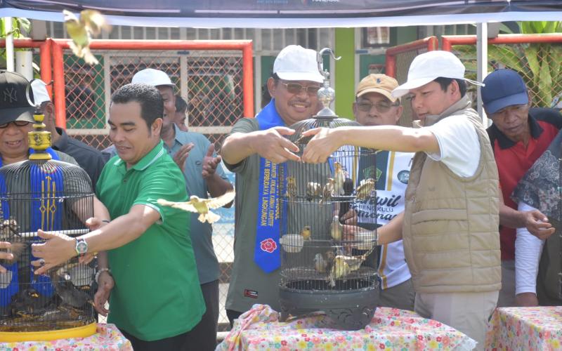 Dirjen Pendis Kemenag RI Gaungkan Ecotheology di MAN 2 Bengkulu, Lepas Ratusan Burung dan Tanam Pohon