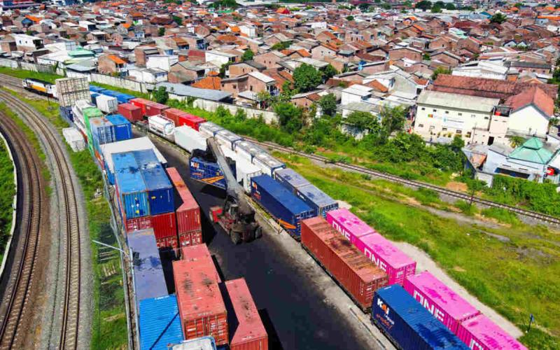 KAI Logistik Siap Tingkatkan Kapasitas Angkut Peti Kemas Ke Semarang