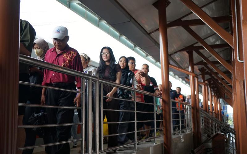 KAI Bandara Layani 78.226 Penumpang Selama Libur May Day 2025, Ajak Masyarakat Tertib Saat Melintas Perlintasan