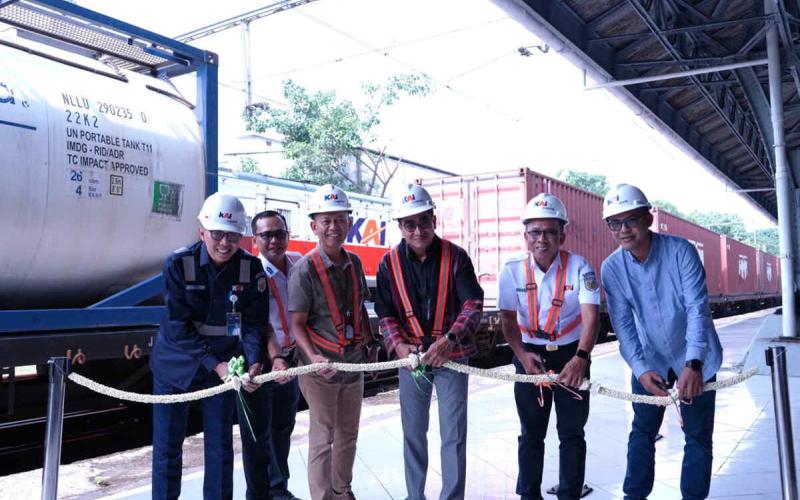 KAI Logistik Luncurkan 2 Rangkaian KA Kontainer Baru