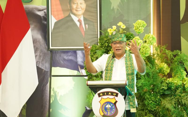Berkunjung ke Mapolda Riau, Menteri Lingkungan Hidup Dorong Replikasi Green Policing Secara Nasional