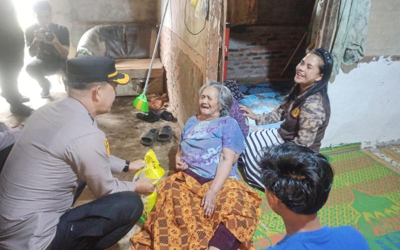 Polres Kepahiang Gelar NGOPI TAWAR di Desa Tapak Gedung, Tampung Aspirasi Warga dan Salurkan Bantuan Sembako
