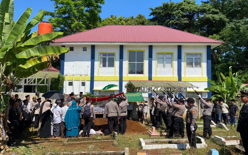 Polresta Bengkulu Laksanakan Upacara Pemakaman AIPTU Alm Puput Joko Pitoyo