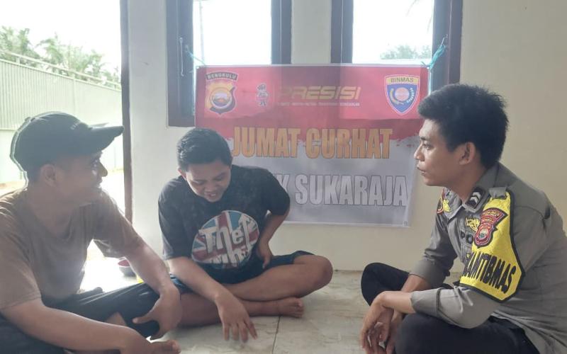 Polsek Sukaraja Gelar Jumat Curhat di Desa Kayu Arang