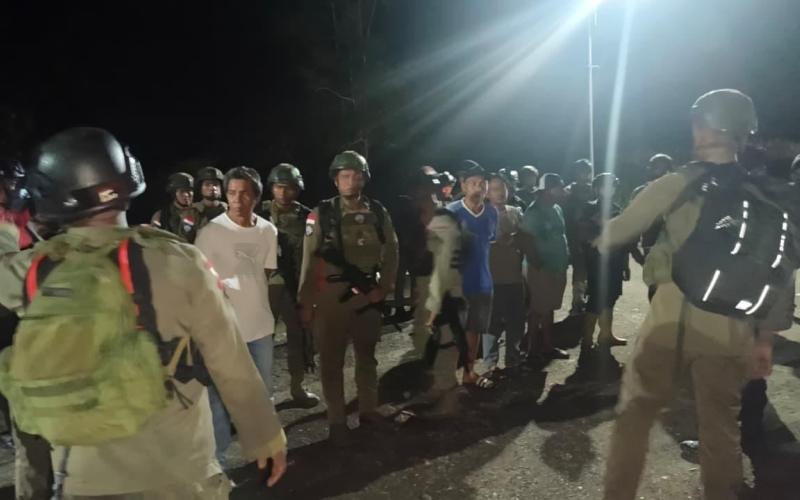 Satgas Ops Damai Cartenz Bersama Polres Yahukimo Jamin Keamanan Logistik Pasca Gangguan Kamtibmas di Perairan Yahukimo