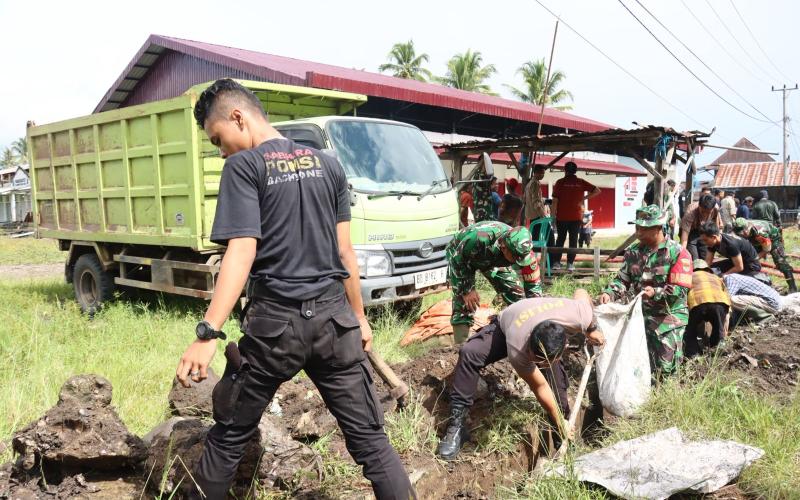 Pemkab Lebong Bersama TNI-Polri Gelar Kerja Bakti dan Gotong Royong Pasca Banjir di Bingin Kuning