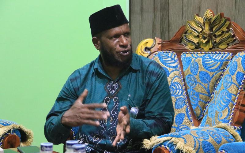 Tokoh Muslim Papua sekaligus Ketua Takmir Masjid Raya Provinsi Papua KH. Abdul Kahar Yelipele, S.Pd.I., M.Pd.I., 
