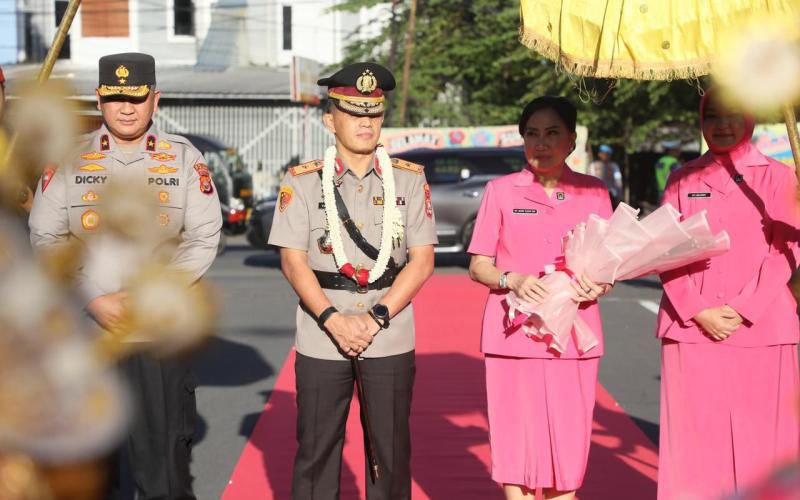 Wakapolda Bengkulu Pimpin Penyambutan Resmi Kapolda Bengkulu Brigjen Pol. Yudhi Sulistianto Wahid, Berlangsung Khidmat dan Sarat Nuansa Adat