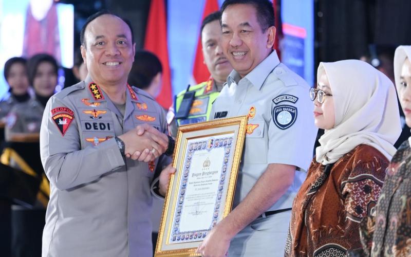 Jasa Raharja Raih Penghargaan Kapolri atas Dukungan terhadap Keberhasilan Operasi Ketupat 2026 dan Operasi Lilin Nataru 2025