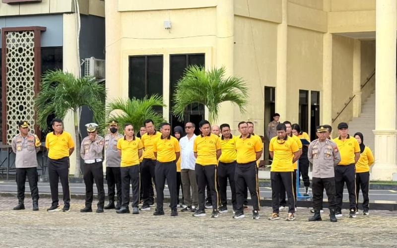 Brigjen Pol Yudhi Sulistianto Wahid memimpin apel perdana bersama jajaran personel di Lapangan Anton Soejarwo Polda Bengkulu