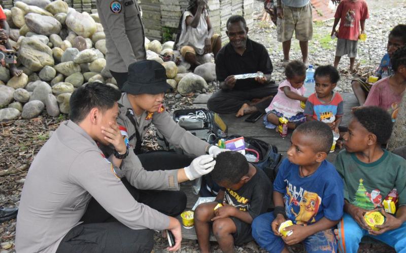 Ops Damai Cartenz Berbagi Kasih, Hadirkan Bantuan dan Pelayanan Kesehatan bagi Warga Pelosok Timika